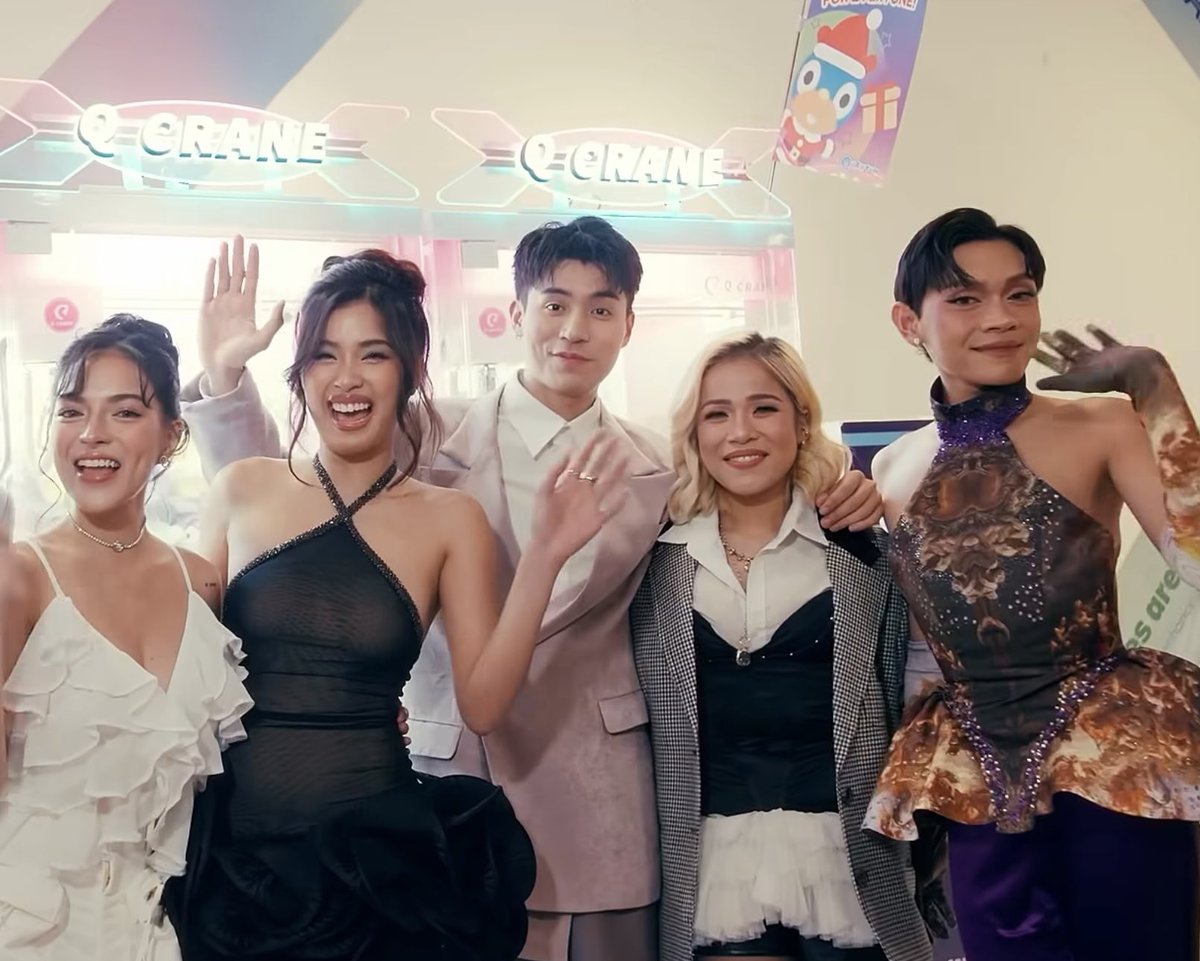 moomultii's tweet photo. 5/6 of my beloved family 🥹 https://t.co/VnadUJbHUq