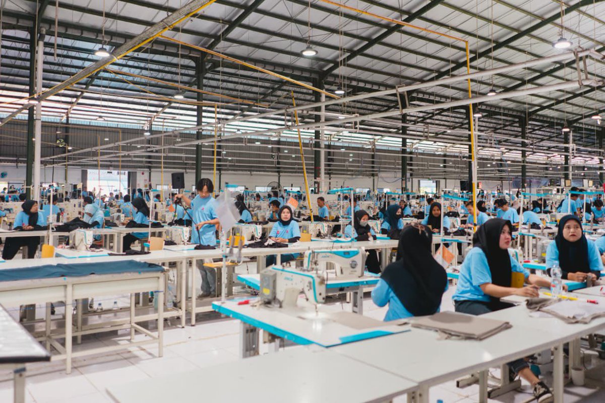 lagivirals's tweet image. semoga PT. Akarsa Garmen Indonesia bisa membuat harapan masyarakat pemalang dan sekitarnya kembali memiliki harapan hidup lewat perusahaan  ini

#MenjahitHarapanKembali
Wong Hang Bersaudara