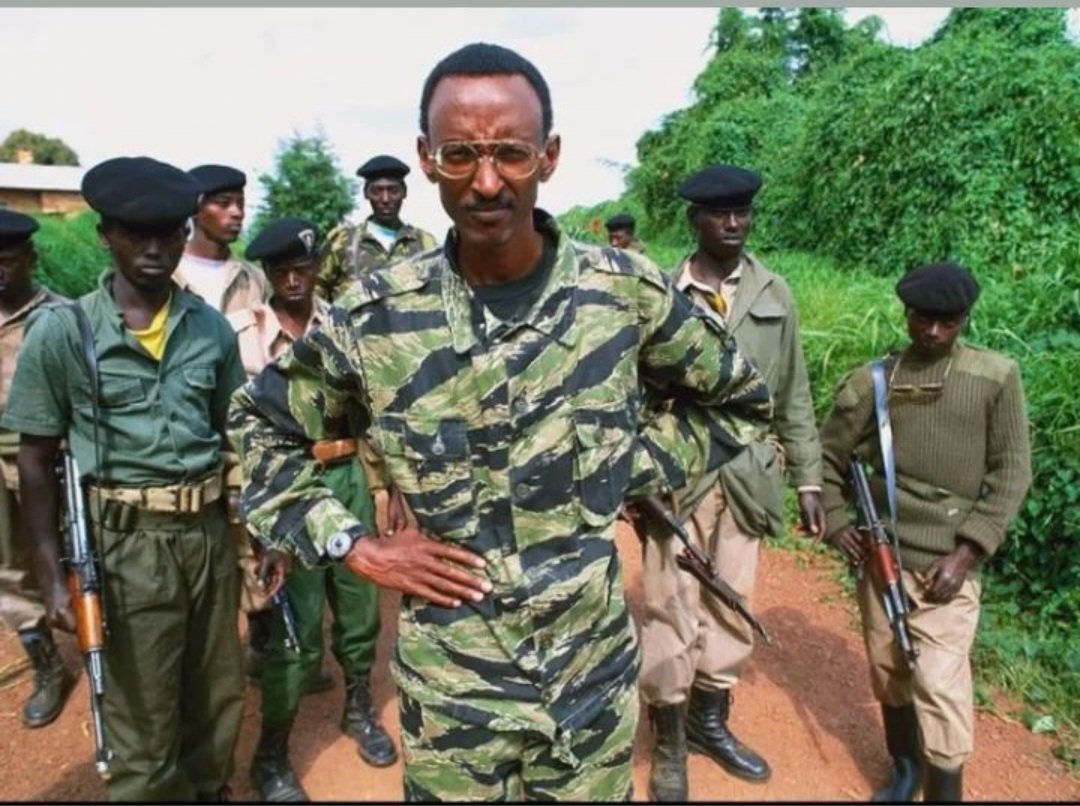 patriotjuniorr's tweet image. Tariki 24.12.1993, Ingabo z'inkotanyi - APR, Zahawe amapeti mashya. Hashyizweho n'ubuyobozi bukuru bw'ingabo bushya (High Command). 

CHC = Major General Paul KAGAME

MHC = Colonel 
S/o = Lieutenant Colonel cq Major
JO1 = Captain 
JO2 = Lieutenant 
P/JO2 = S/Lieutenant
----------…