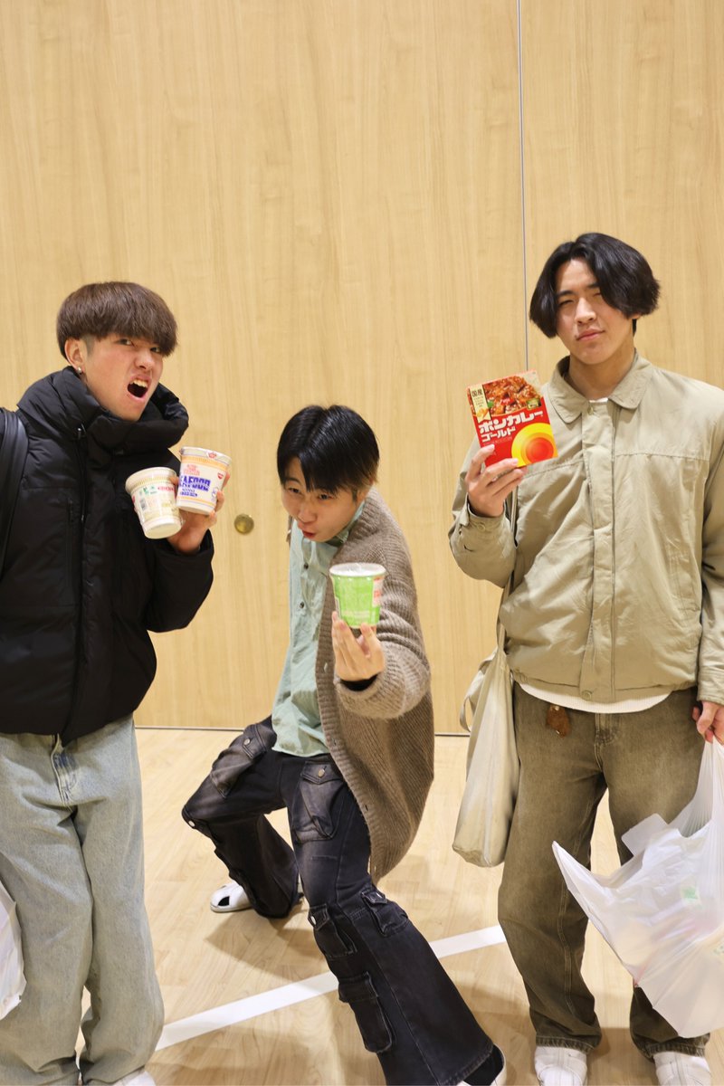 idehc_MG's tweet photo. 本山学園（アイデック）では、物価高騰に伴う学生の負担軽減のため、JASSOの支援事業と連携し、カップ麺やレトルト食品など、食料品など12種類を配布しました🍚

これからも学生の皆さんが学業に専念できるよう応援していきます✨

#インターナショナル岡山歯科衛生専門学校
#アイデック
#歯科衛生士 https://t.co/FvQsZV02Cw