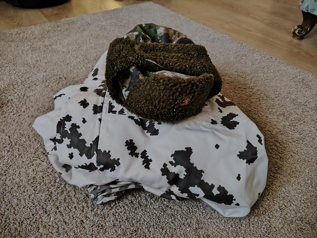 Joulun valmistelut loppusuoralla. Tänä jouluna on taas mahdollisuus osallistua kunniavartioon sankarihautausmaalla. Se on hyvin koskettava ja tunnelmallinen kokemus, kun ilta pimenee  hautausmaalla ja steariini tuoksuu. Hyvää ja rauhallista joulua!