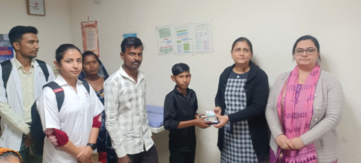 આજે જુવેનાઈલ ડાયાબિટીસના રાજ્ય વ્યાપી કાર્યક્રમના શુભારંભ પ્રસંગે  CDHO ડૉ. મિતેશ ભંડેરી ,RCHO ડૉ. દિનેશ પટેલના માર્ગદર્શન હેઠળ ભુજ GKGH હોસ્પિટલ ખાતેથી જુવેનાઈલ ડાયાબિટીસ ધરાવતા 5  બાળકોની તપાસ કરાવી RBSK ટીમ અને GKGH હોસ્પિટલના સહયોગથી ડાયાબિટીસ કીટનું વિતરણ કરવામાં આવ્યું.