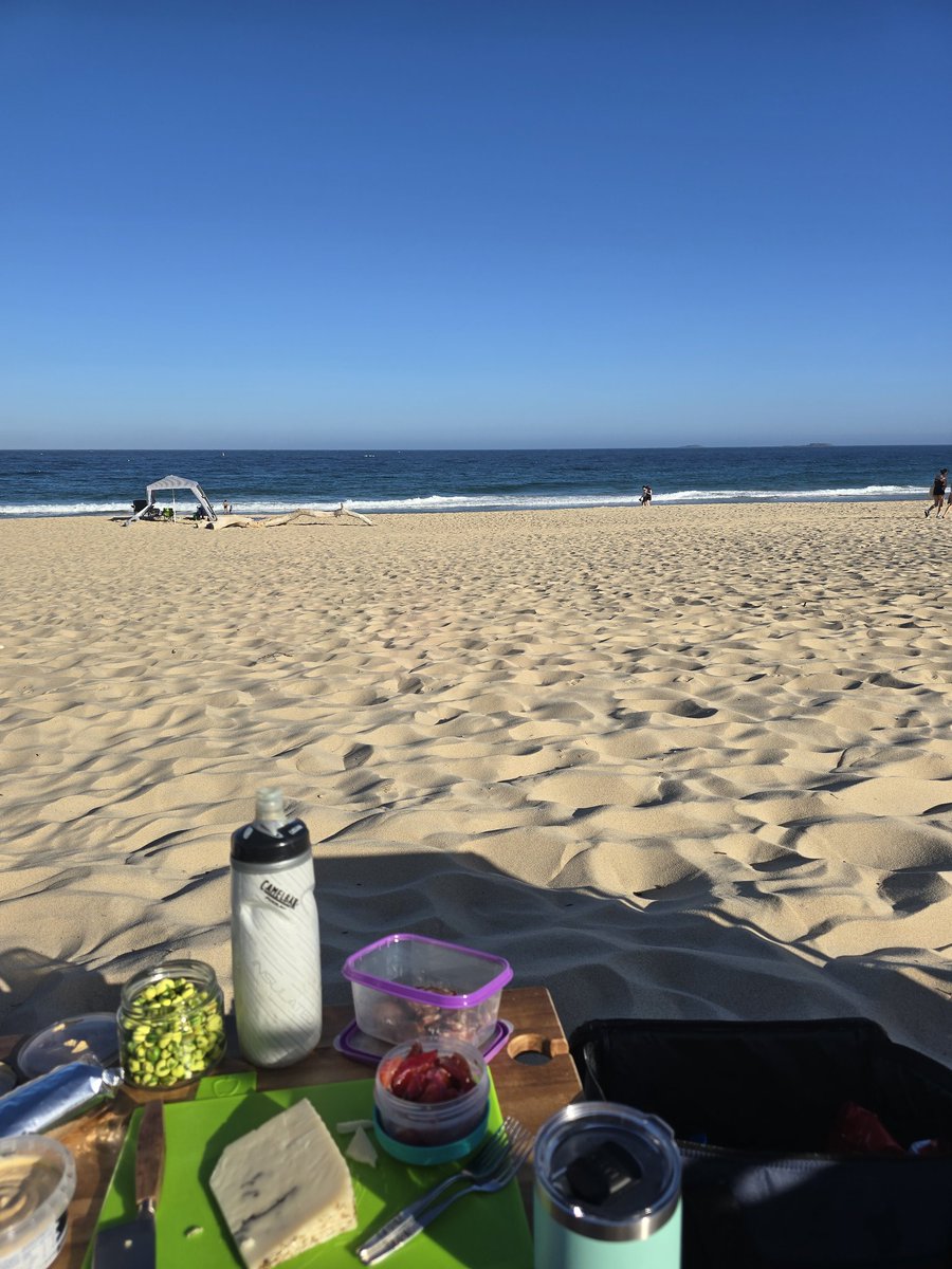 mpstoh's tweet image. Perks of the family beach house are getting trashed on the beach on demand