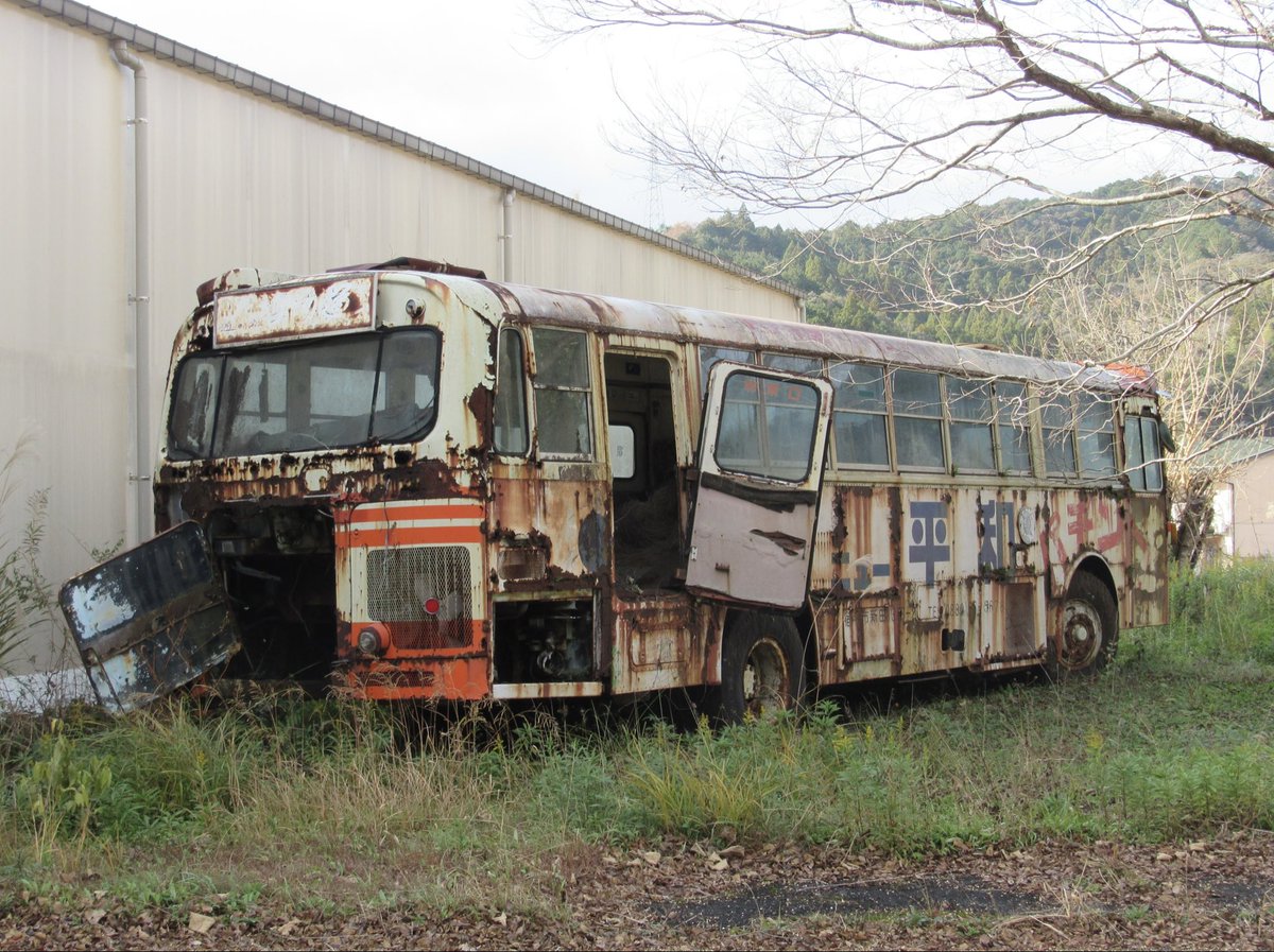 高知県某所にある 高知県交通 廃車体(廃バス)