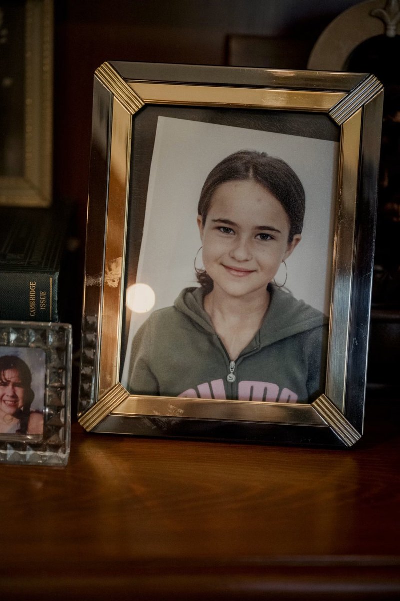 MarioNawfal's tweet image. 🇺🇸 MILLIONS OF KIDS ON ADHD PILLS END UP ON COCKTAILS OF PSYCHIATRIC DRUGS 

7-year-old Danielle couldn't focus in class at her private school. Doctors put her on ADHD medication. 

The pills made her agitated and angry, so they added Prozac. By her late 20s, she'd been on 14…