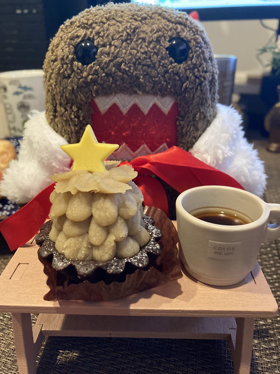 dddd_domo's tweet photo. メリクリ🎄
どーもたちに配れたらなと今年は小さいケーキの詰め合わせにしました
みんなにはちょっと大きかったかもしれません
#domokun https://t.co/mTSLfjjm6f