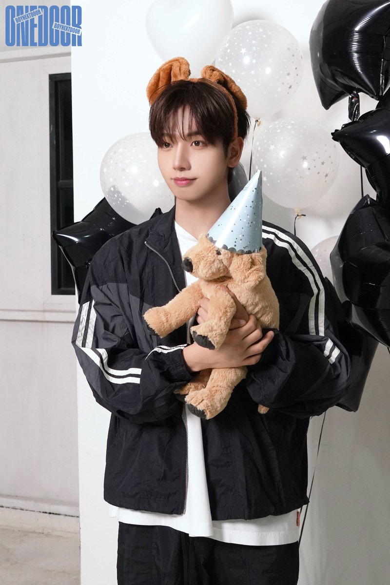 [PHOTO] 251224 — jaehyun 

Behind the Scenes cut for ONEDOOR