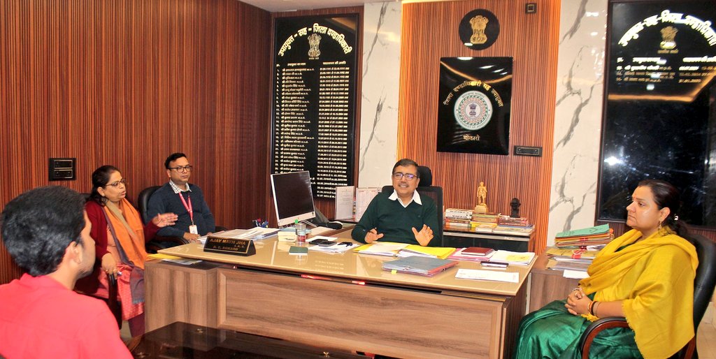 बोकारो विधानसभा क्षेत्र में संचालित व प्रस्तावित विकास योजनाओं को लेकर माननीय विधायक बोकारो श्रीमती श्वेता सिंह ने उपायुक्त श्री अजय नाथ झा के साथ बैठक की। बोकारो एयरपोर्ट संचालन, स्पोर्ट्स कॉम्प्लेक्स, महिला छात्रावास सहित कई योजनाओं पर चर्चा हुई।
#Bokaro #Development
