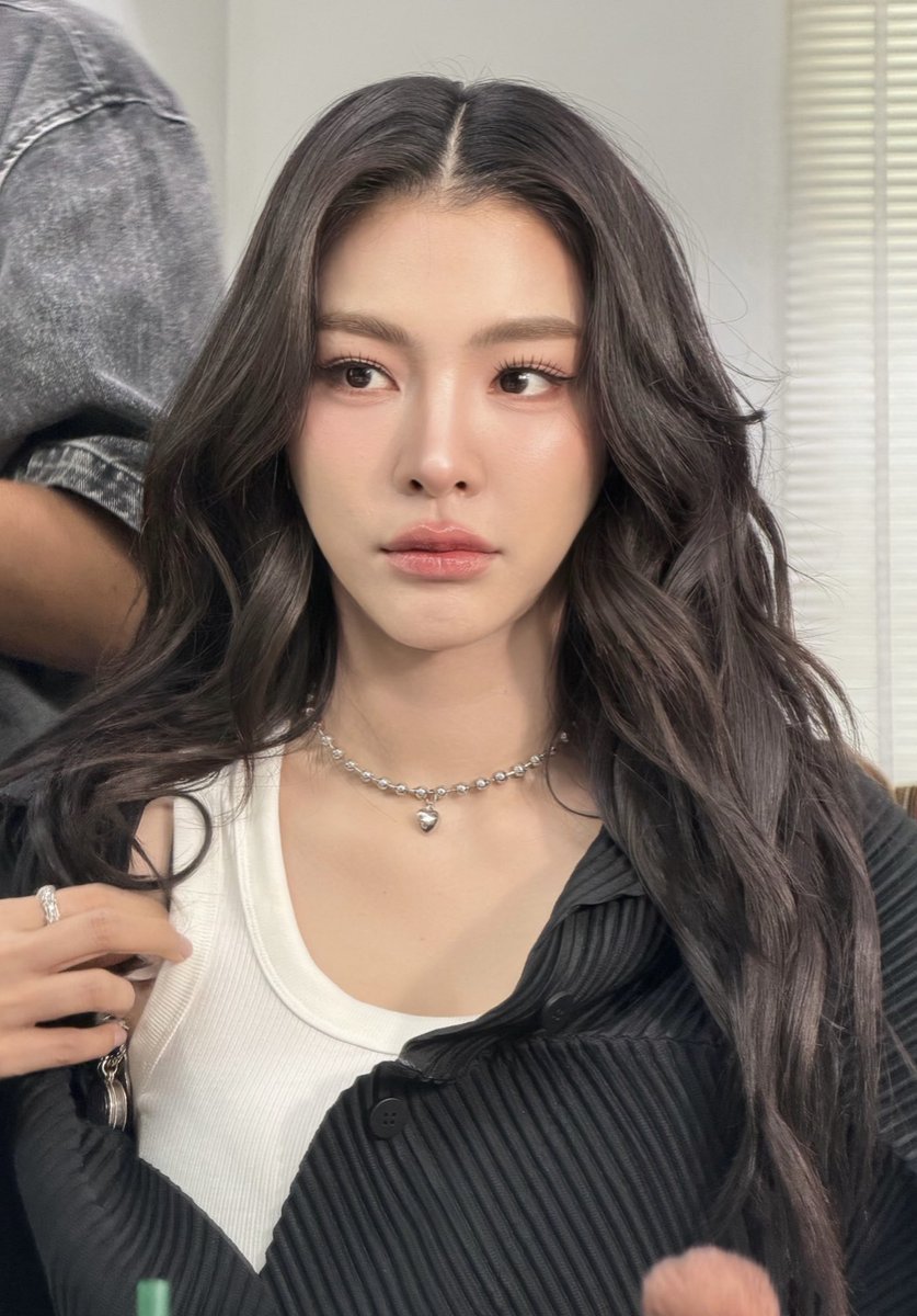 malisgf's tweet image. VEIII?????????? ESSA MULHER N EXISTE NAO