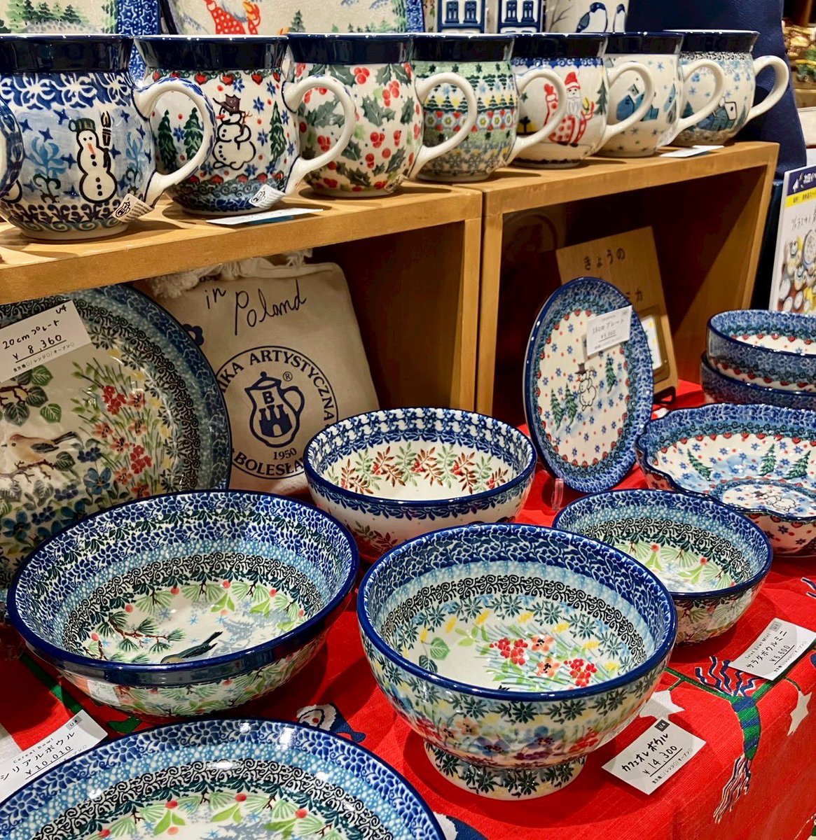 【未使用】Holliday&Brown サークルモチーフイタリア製シルク 未使用】Holliday&Brown サークルモチーフイタリア製シルク - メルカリ