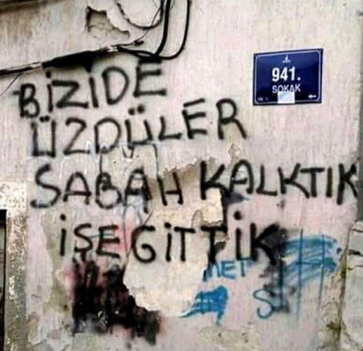 Günaydın #işçi sınıfı.
Asgari değil insanca yaşamak isteyenlere,
ay bitmeden biten ücrete,
emeği ucuz, hayatı pahalı yapanlara rağmen...
