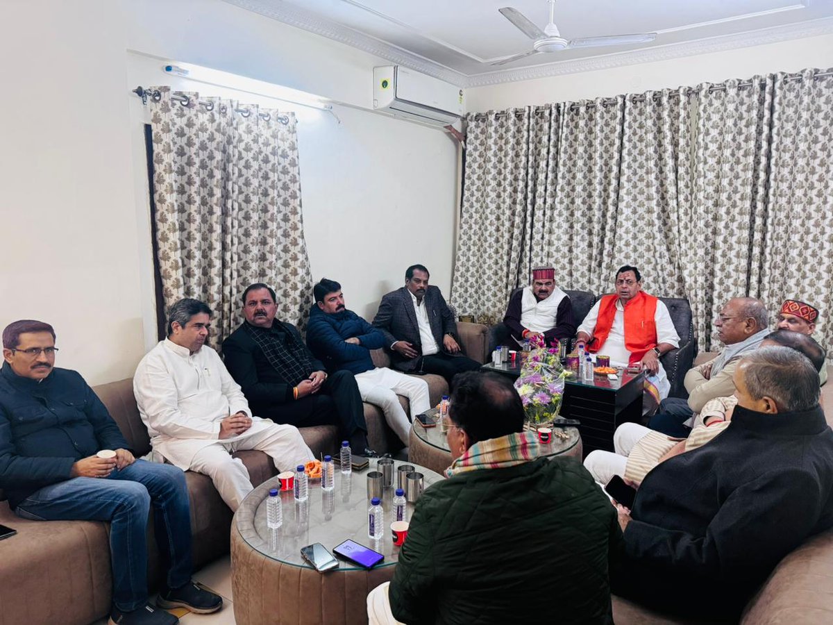 Adarshsinghpara's tweet photo. यूपी में शीतकालीन सत्र के दौरान ब्राह्मण विधायकों का लिट्टी चोखा मिलन।

कुटुंब परिवार राजपूत स��ाज के मिलन के बाद बड़ी संख्या में इक्ट्ठा हुए ब्राह्मण विधायक, आने वाले दिनों में अन्य जातियों के नेताओं की बैठक देखने को मिल सकती है। https://t.co/wm05VsJEQK