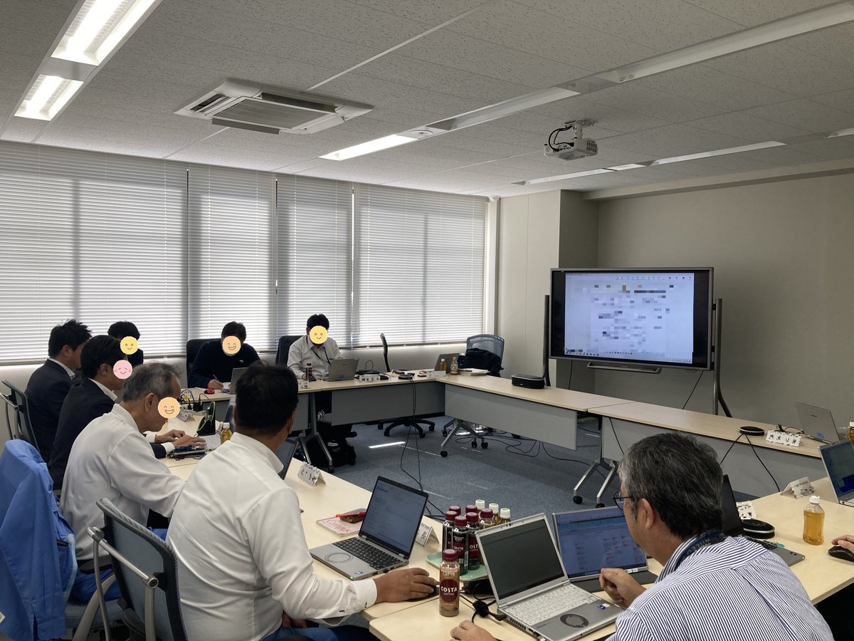 当社のエンジニアリング事業部で毎月開催している "社内積算協議会"を、11月は中四国/広島拠点で対面開催しました。
❓積算とは❓
建築工事費用を正確に見積もるための数量・費用計算のプロセス。