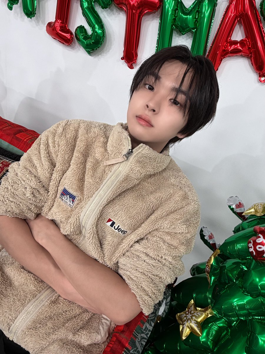 GHOST9OFFICIAL's tweet photo. [📸]

📁 
 └ 메리 크리스마스 🎄 
따숩게 입고 행복한 시간 보내세요~!

#GHOST9 #고스트나인
#LEEKANGSUNG #이강성
#Christmas #크리스마스 https://t.co/d3K0Z2P4yx