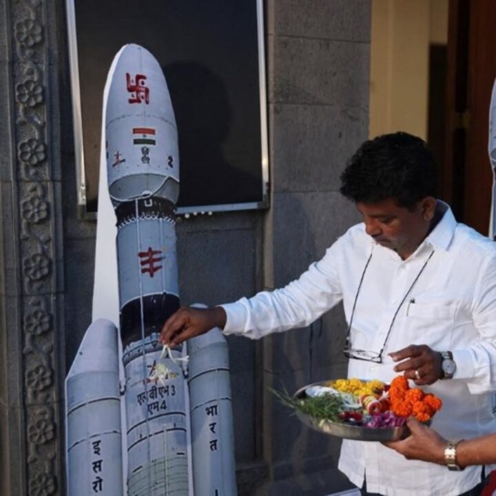 𝟵 𝗟𝗮𝘂𝗻𝗰𝗵𝗲𝘀 🚀
𝟵 𝗦𝘂𝗰𝗰𝗲𝘀𝘀𝗲𝘀 🔥
LVM3's spotless launch record continues 📈
#ISRO #LVM3M6