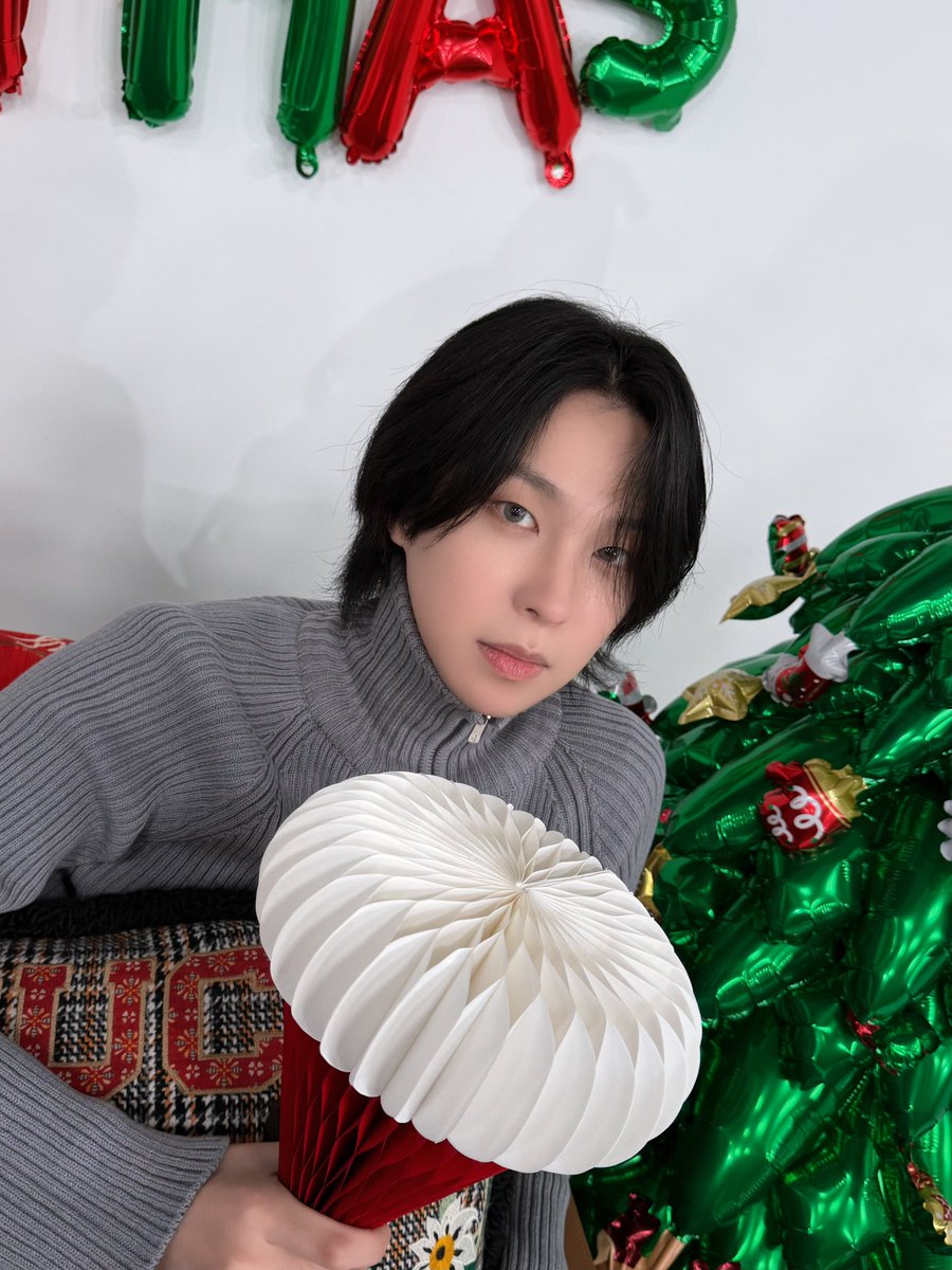 GHOST9OFFICIAL's tweet photo. [📸]

📁 
 └ 따뜻하고 행복한 크리스마스 보내세요 🎄🎅

#GHOST9 #고스트나인
#SHIN #이신
#Christmas #크리스마스 https://t.co/2Zo0rnmQXi