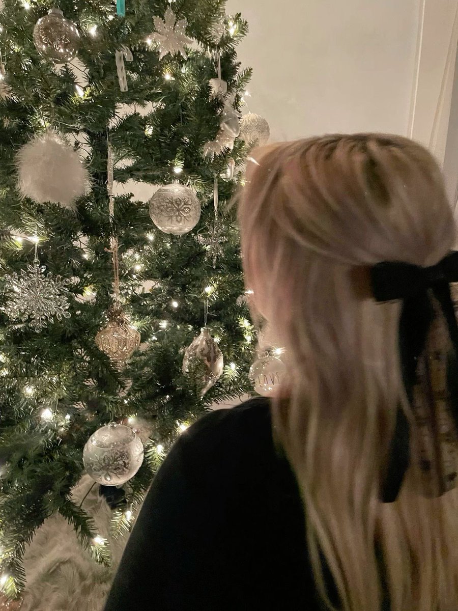 demuretouch's tweet photo. Something simple this year. . . https://t.co/YjsLZGAvTZ