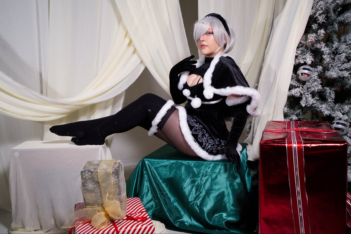 StaquiNova's tweet photo. To celebrate 20k… 
How about some 2b photos 🫣 

Happy holidays 😘 https://t.co/WhSNE6c8J7