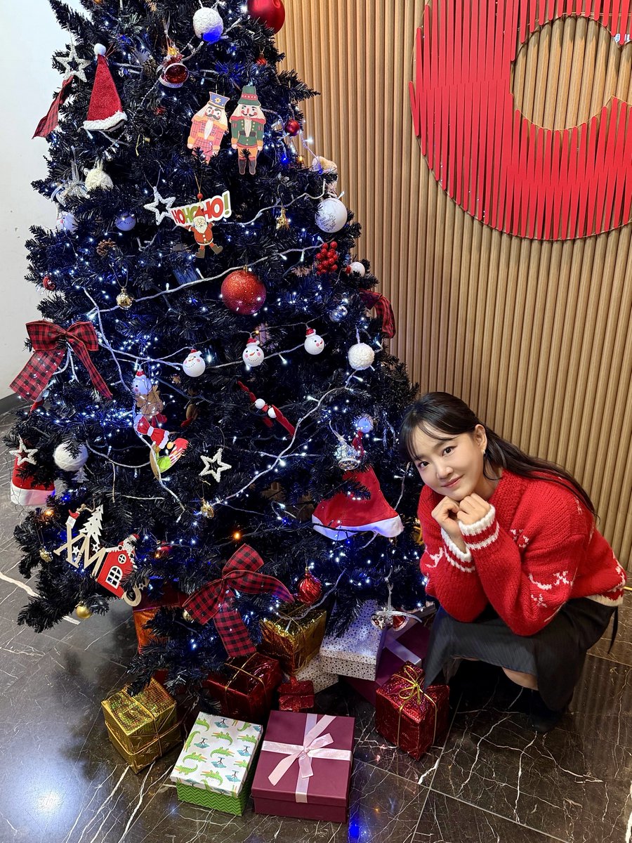 [#윤하]
메리크리스마스 홀릭스♥️🎄

#윤하 #YOUNHA #혜성은_지지않는다🌠 #윤하_홀릭스💓 #2025크리스마스 #크리스마스 #Christmas