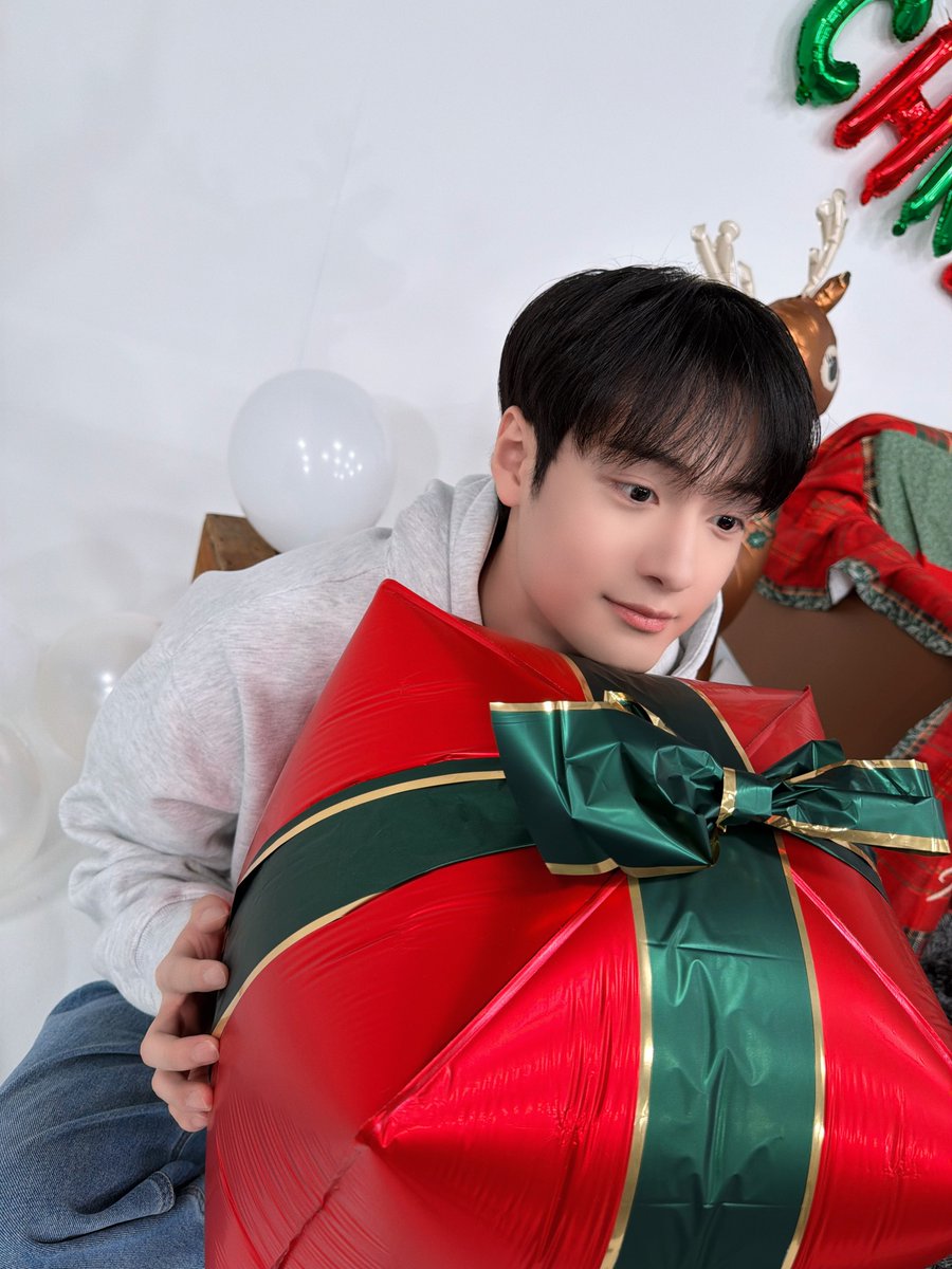 GHOST9OFFICIAL's tweet photo. [📸]

📁 
 └ 🎄크리스마스🎄 모두 좋은 일만 가득하고 행복한 하루 보내기를 바라겠습니다😄

#GHOST9 #고스트나인
#LEEWOOJIN #이우진
#Christmas #크리스마스 https://t.co/uOT1mG0hMr