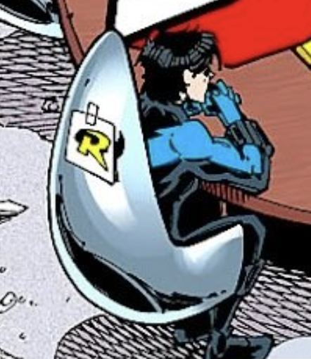 robinflvx's tweet photo. THE ROBIN SYMBOL TAPED OVER BATMANS AWWWEEEE https://t.co/nc7EIkgL7Q