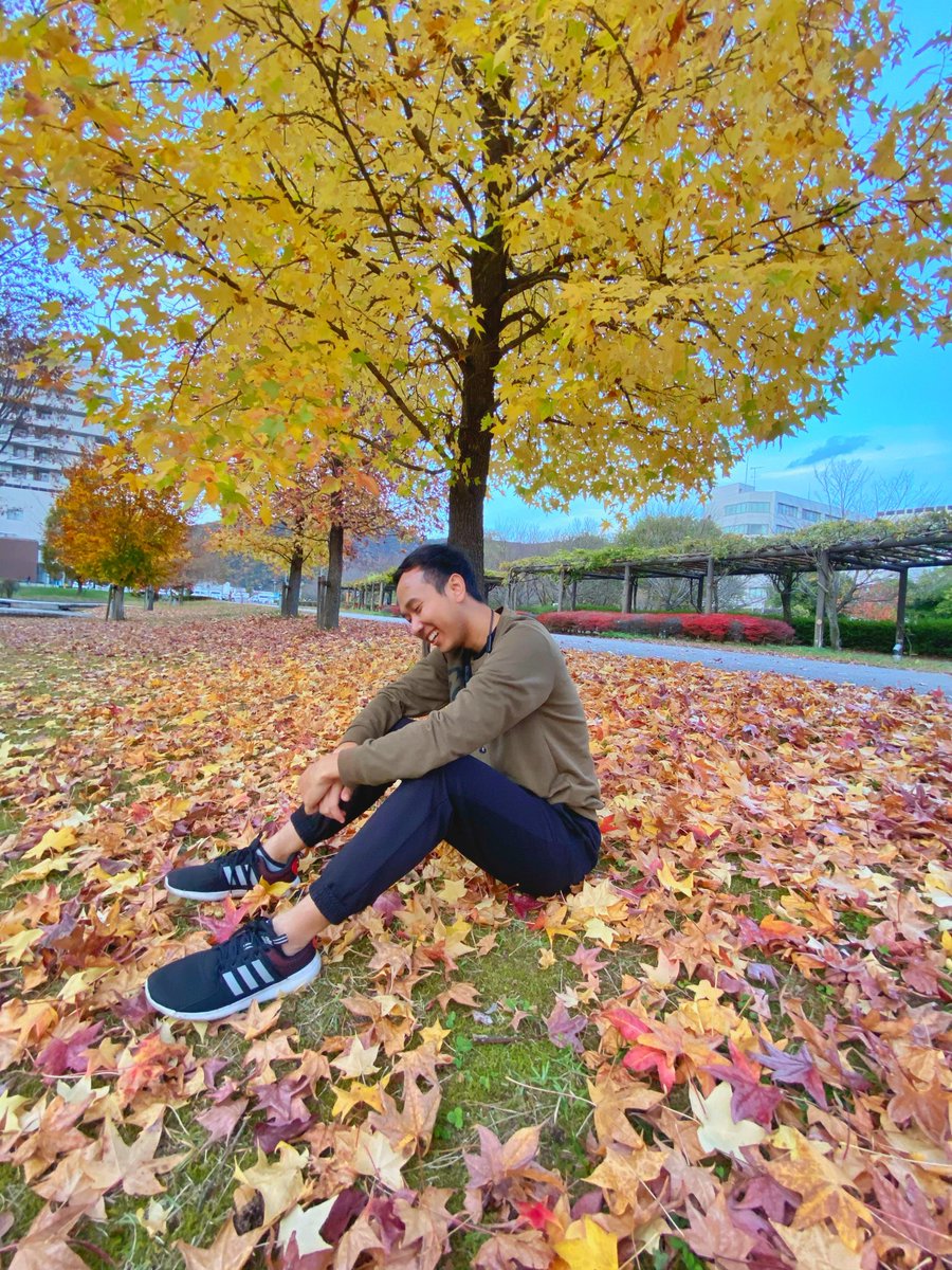 Gak perlu diet, gak perlu olahraga.
Kerja fisik – kuliah – ngelab – stres – repeat.

Kangen Juga aku versi 65 Kg 😂