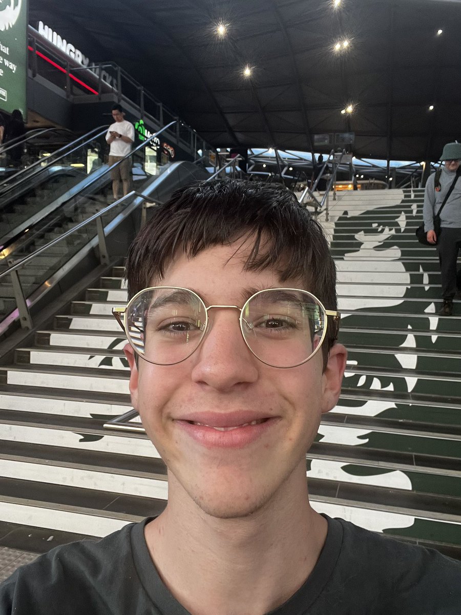 cloppit (@zjfiuejf123) on Twitter photo 