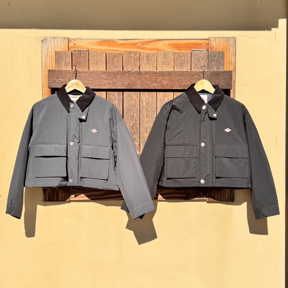 _topjimmy's tweet photo. 【 #DANTON / WOMEN'S NYLON TAFFETA SHORT JACKET】
 
ハンティング型デザインに、襟元のコーデュロイがさりげないポイント✨ やわらかな風合いのナイロンタフタで、大人っぽく着られる1枚。 軽い雨風を防げるのも嬉しい◎
 
🔗 https://t.co/wur3zYvpba
 
#ダントン #大人カジュアル https://t.co/avncLpaOCT