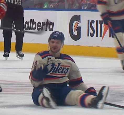 alicia ^^^ 😆 tweet media