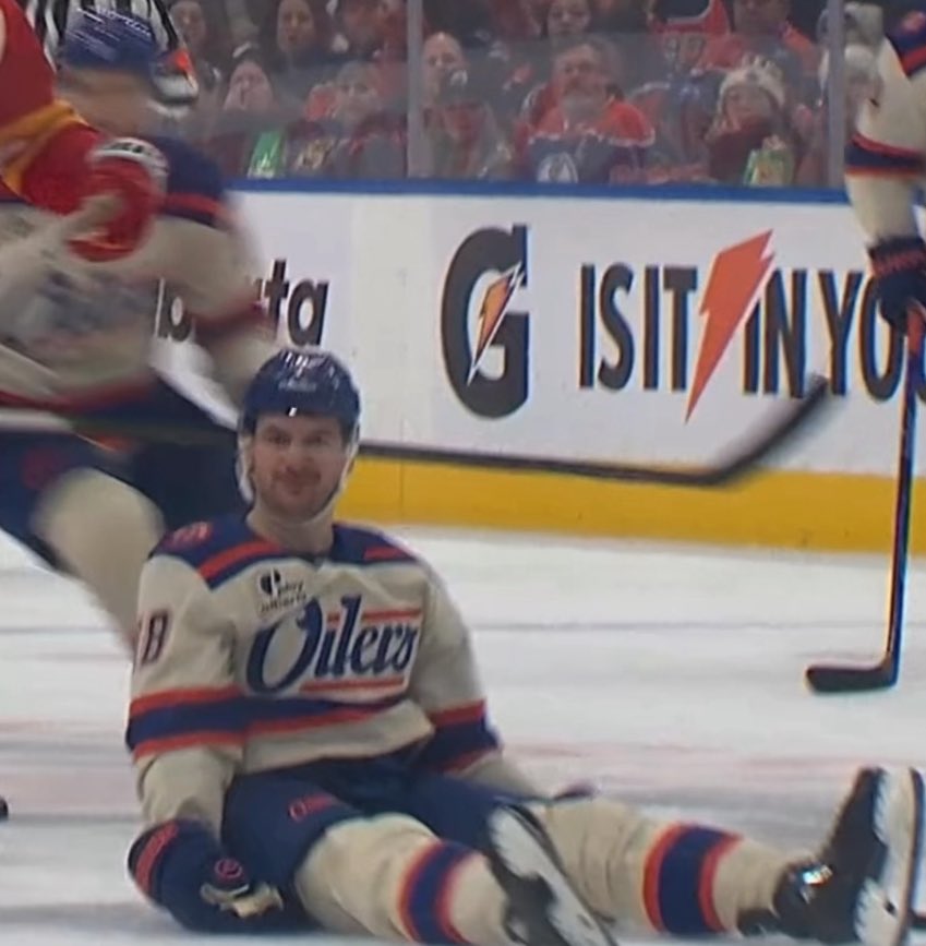 alicia ^^^ 😆 tweet media