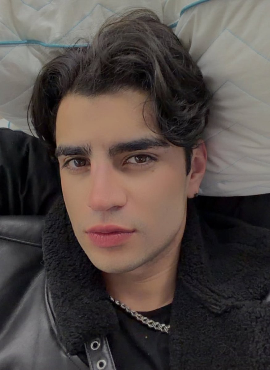 kaouroboros's tweet image. ésta carita preciosa ocupa el puesto número 6 en los rostros más bellos de tc candler