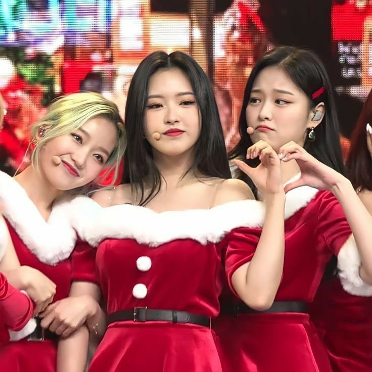 🥐 (@looblepicbot) on Twitter photo 