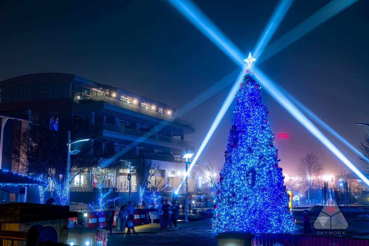 Skyworx_Media's tweet image. 1. Christmas lights on - Check
2. Perfect foggy conditions - Check
3. Have camera in hand - Check

Merry Christmas Eve Eve from Owensboro KY!!!!!!!!