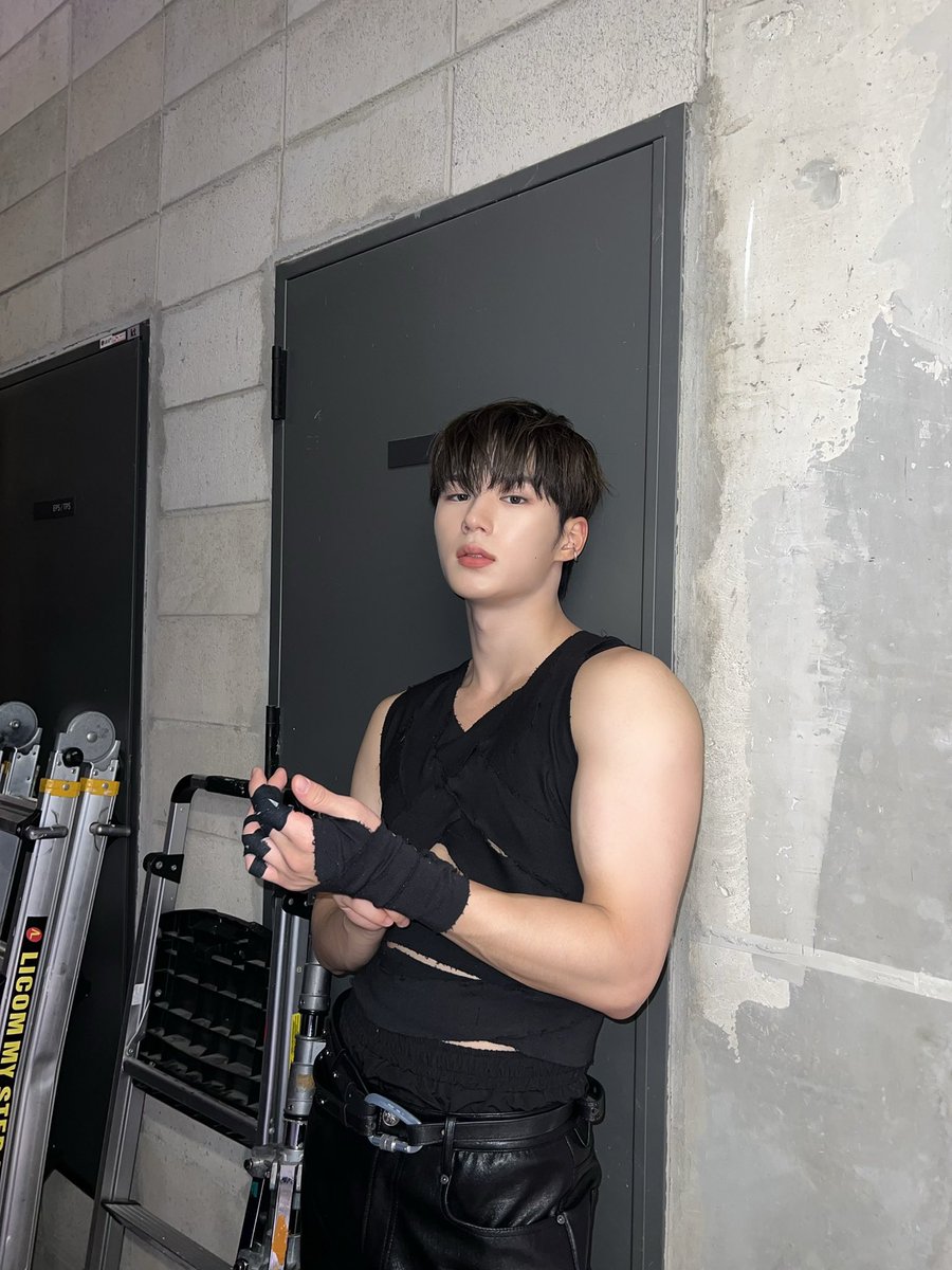 Beom1120Joy's tweet photo. 이건 킬링 몸매야… 중독적이야!!

#김준서 #준서 #JUNSEO 
#ジュンソ
#알파드라이브원 #ALPHADRIVEONE https://t.co/Ji1aJiy8PW
