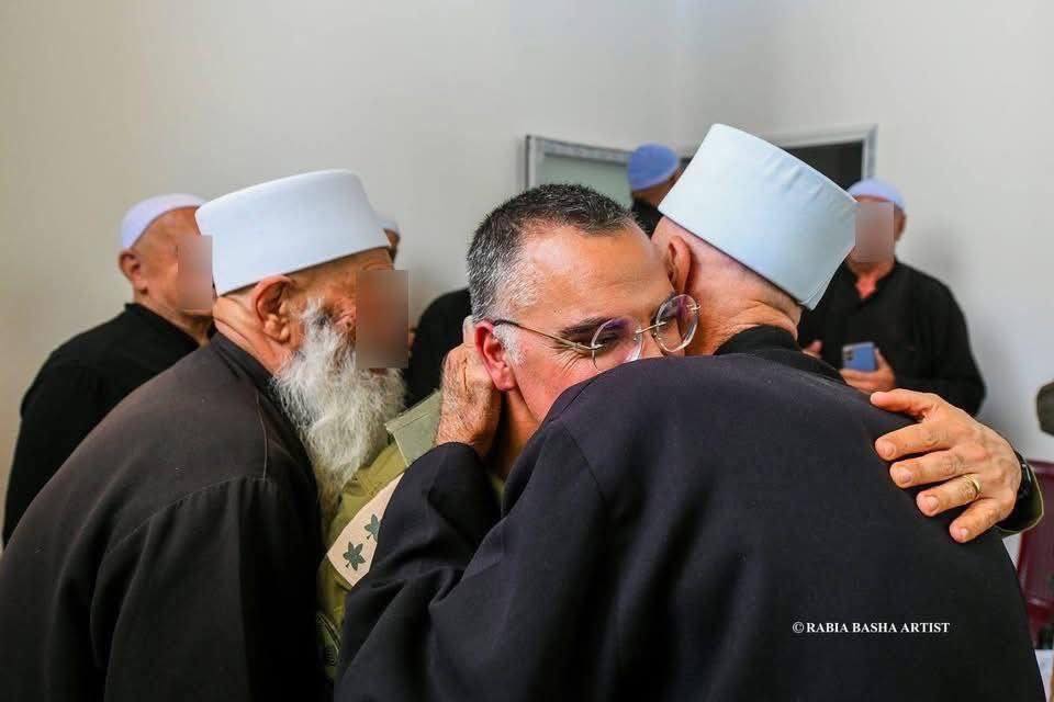 - وبات مؤكداً أن الهجري وجماعته والمجلس العسكري الدرزي، كانوا عملاء لإسرائيل قبل أحداث السويداء بكثير، وقبل وصول الإسلاميين والشرع للسلطة، وحتى قبل سقوط النظام الأسدي..
- بات مؤكداً أن كل ما يقوله الهجري وجماعته وأنصاره ومثقفوه واليسار الغبي والعلمانيون والإلحاديين والأقلويون..