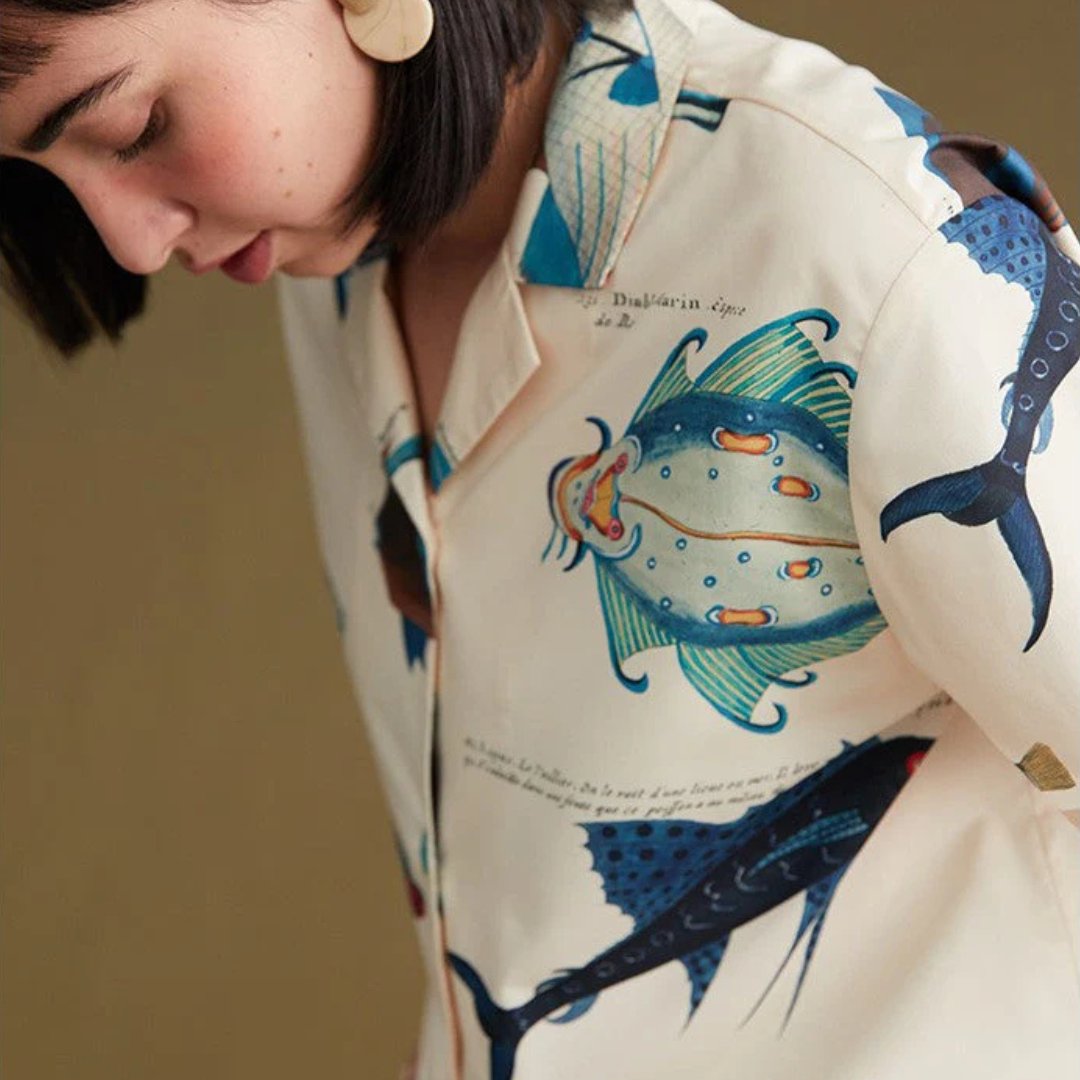 remulia97571's tweet photo. Fish picture book blouse

https://t.co/C8USFRKlPi

"Louis Renard"が描いた東インド諸島の海洋生物の図鑑イラストをモチーフにしたお魚図鑑ブラウス。色彩豊かな銅版画のイラストは目を楽しませてくれる。幻想的で美しいお魚たちの細部には、秘密の魔法のシンボルが巧みに隠されています。 https://t.co/9vHFsNDof4