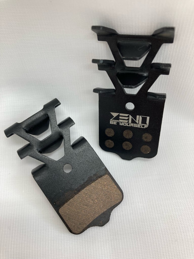 cycleinfobureau's tweet photo. 今日は雨マークですね。
今日も安全第一で。
台湾のブレーキ・メーカーZENO。エンジニアリング, 製品開発, 品質管理の高いブレーキ専門会社。
熱対策にフィン付きパッド(^^)　#台湾メーカー #自転車部品 #ブレーキ関係 #ZENO #ゼノ #スポーツバイク　#アルテグラ https://t.co/IVZ2edJils