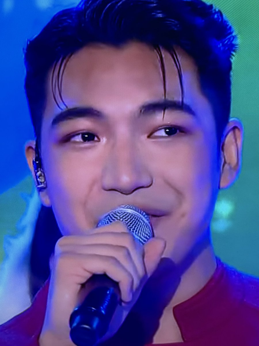 itsmeehRuby's tweet photo. Happy Merry Holidays Madlang Pipol
Ikaw ang aming merry D 💝💚
#DARREN @Espanto2001
#CallMeShowtime https://t.co/KBOuZT3OK4