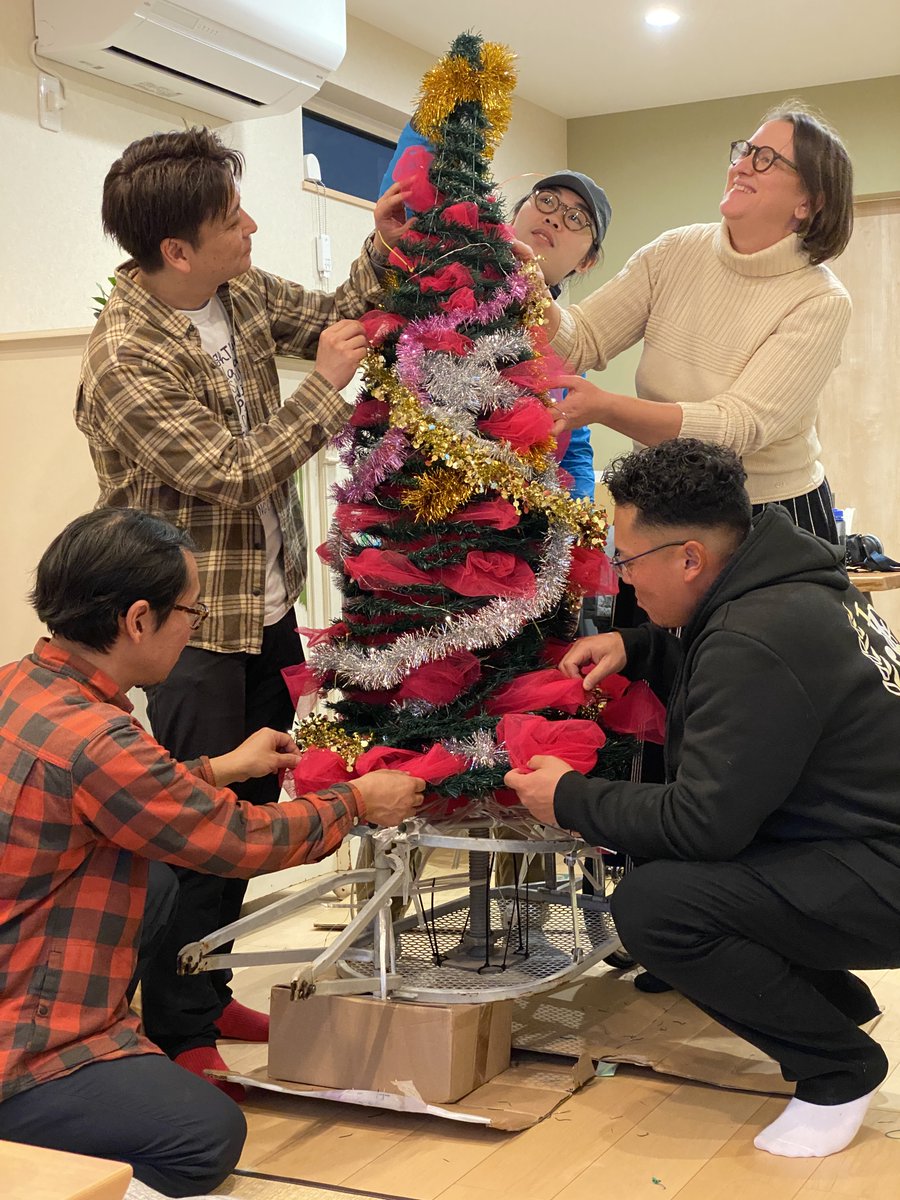 NPC_TDF's tweet image. クリスマスライドDX2025一緒に走った方
お疲れ様＆どうも有難うございましたー！
今年もサンタトナカイモミの木や猫さんなど
沢山の方と一緒に走れて楽しい夜でしたねー