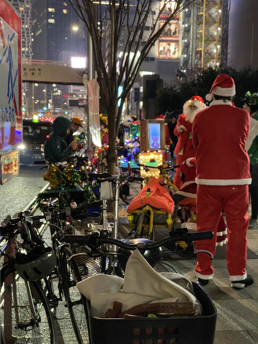 NPC_TDF's tweet image. クリスマスライドDX2025一緒に走った方
お疲れ様＆どうも有難うございましたー！
今年もサンタトナカイモミの木や猫さんなど
沢山の方と一緒に走れて楽しい夜でしたねー