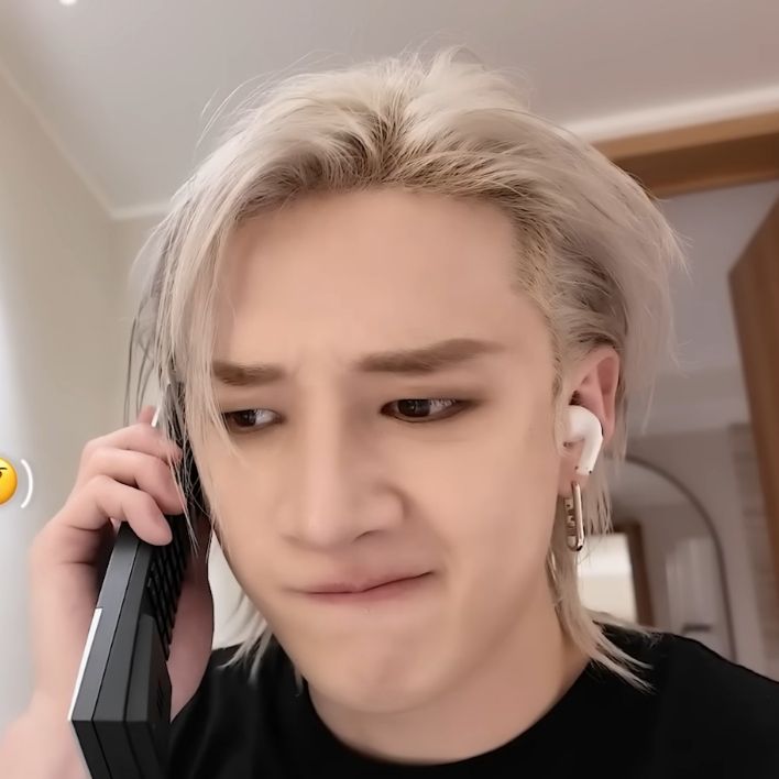 — u can call me Mel 

♡ 21 y.o 
♡ живу под песни skz;; 
♡ щитпост;;
♡ все еще грустно работаю;;
♡ иногда вспоминаю про тви, рисование и жизнь

— нуждаюсь в большем количестве живого взаимодействия в ленте 

•°`, big hug? `,•°

•°`, #поискмью `,•°