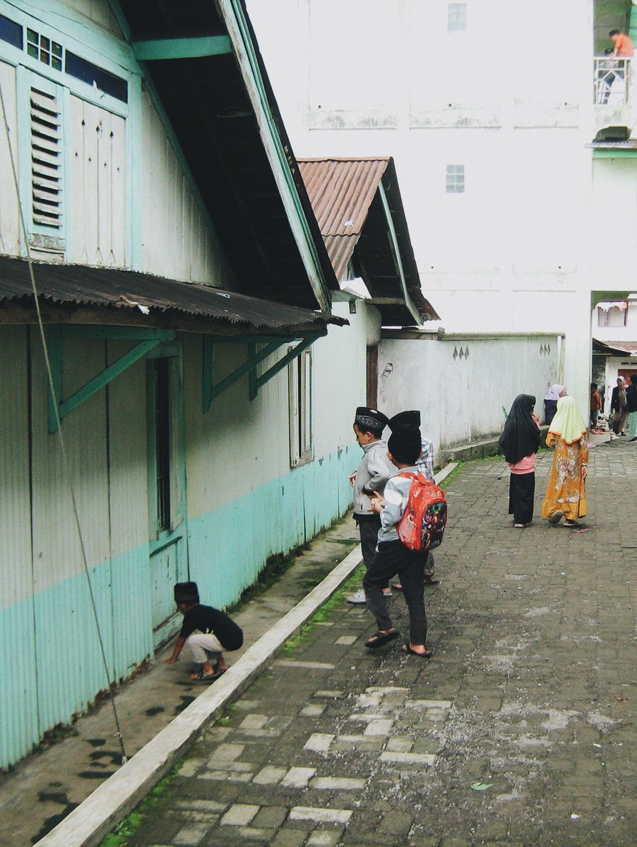 ari_arms's tweet photo. Santri Madrasah Diniyah.

Wonosobo, Desember 2025 https://t.co/r2OGsd9qOF