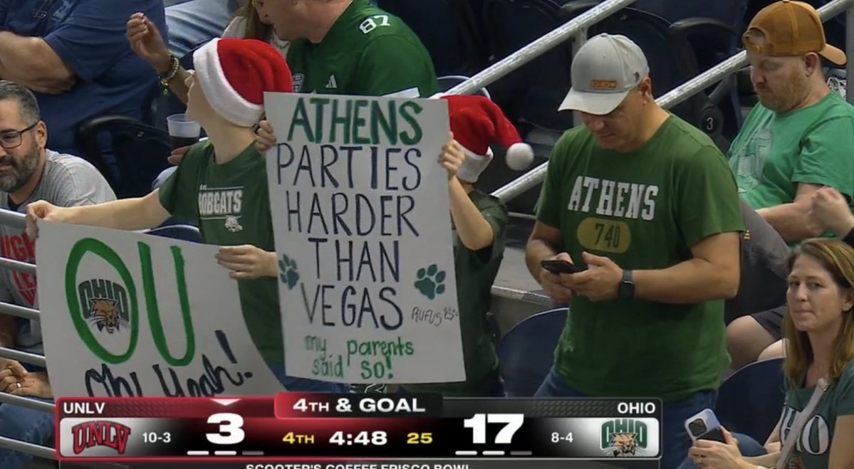 RedditCFB's tweet image. HC just got fired for extracurriculars with a student and keeping booze in his office, the kid with this sign rocks.😅