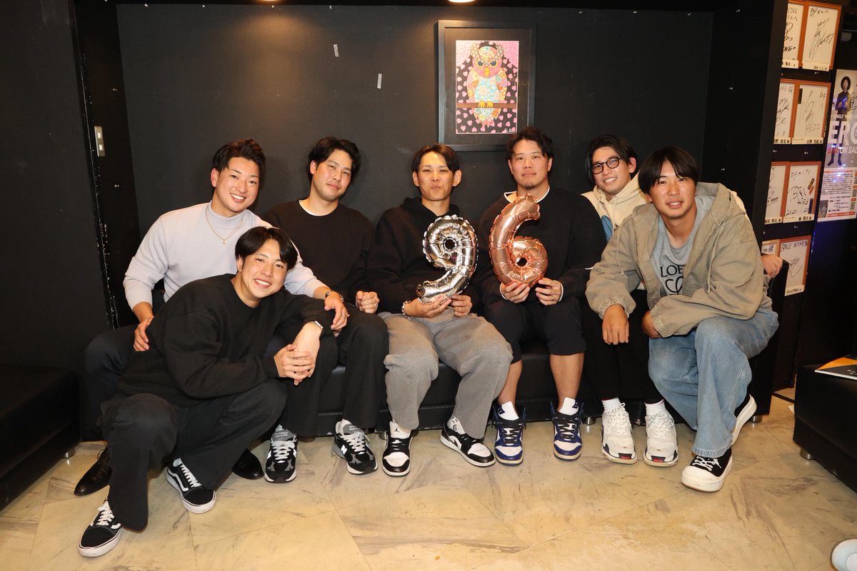 takafullc2's tweet image. 【プレゼントキャンペーン🎁】

「96年会」配信記念！

サイン入り色紙を1名様へプレゼント！

#栗原陵矢 #藤井皓哉 #泉圭輔 #上茶谷大河 #古澤勝吾 #重田倫明 #岡本直也

応募方法
✅当アカウントをフォロー👍
✅この投稿をいいね＆リポストで応募完了

〆切：1月6日

#sbhawks #ソフトバンク