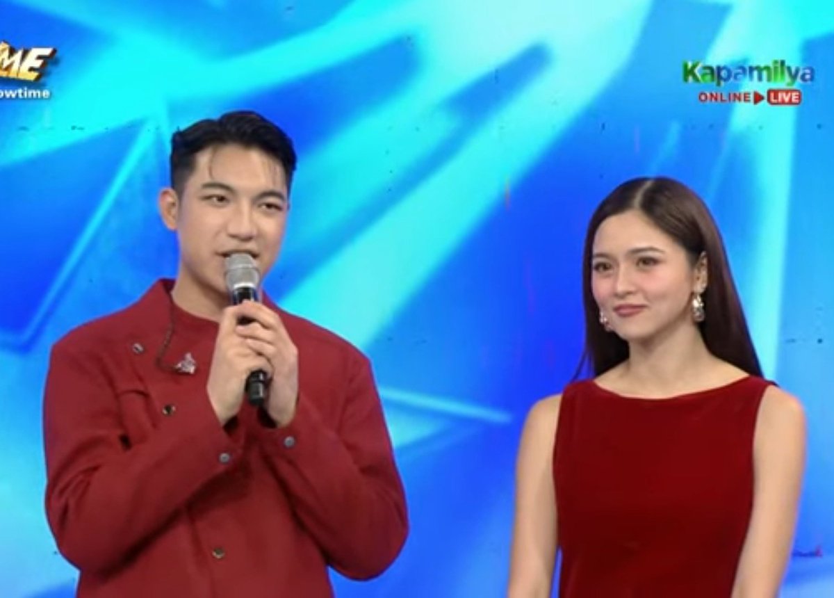 simplysheeen's tweet photo. To our fave besties, Happy Holidays! 🫶
#CallMeShowtime
#DARREN @Espanto2001 @prinsesachinita https://t.co/KrrsuNbulG