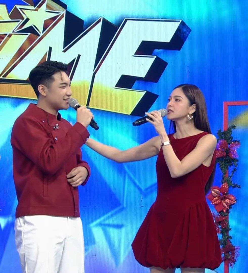 simplysheeen's tweet photo. To our fave besties, Happy Holidays! 🫶
#CallMeShowtime
#DARREN @Espanto2001 @prinsesachinita https://t.co/KrrsuNbulG