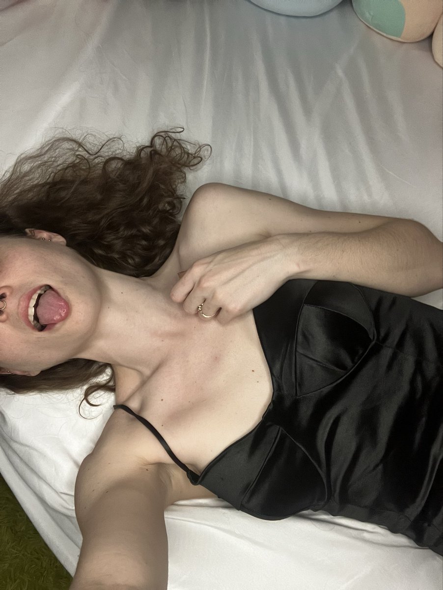 EevieStone's tweet photo. Photoshoot went, well ….😈

#fyp #model #photography #blackdress #fit https://t.co/OldE3mVIMC