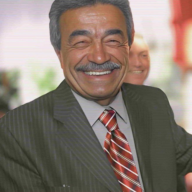 Bir televizyon programının ortasında Sırrı Sakık, Kamer Genç’e hücum etti:

"Siz Atatürk’ü savunarak soykırıma uğrayan Dersimli Kürtlere ihanet ediyorsunuz."

Kamer Genç anında şu karşılığı verdi:

"O kullandığınız cümlede bir kaç tane büyük yalan var. Birincisi Dersim bir ilin