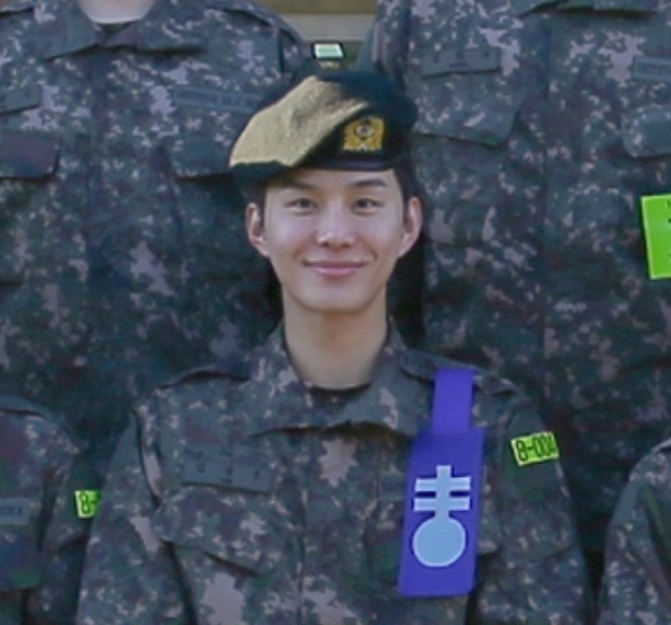 punchphakyada's tweet image. ช่วยด้วย เพิ่งว่างเข้าทวิต มีแต่คนส่งมา 😭😭😭😭🥺 중대장 훈련병 คิดถึงจังเลย หน้าตาแจ่มใสมาก มีความสุขดีแหละเนอะ 😭😭😭😭😭😭😭😭😭😭 #정우