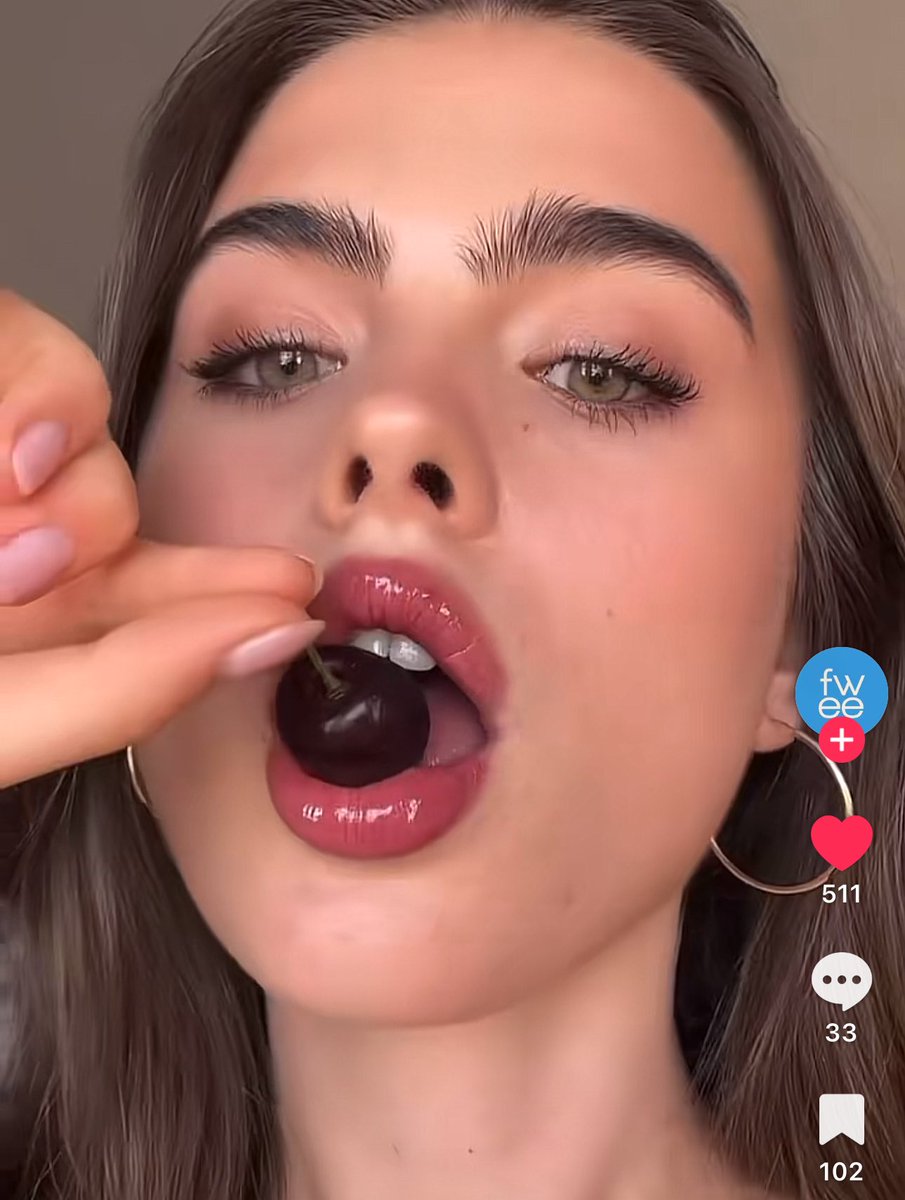 reviewchoey's tweet image. Dirty cola 30%              Cherry cola 30%

เห็น พส ต่างชาติรีวิว fwee สีใหม่ 2 สีนี้คือกดตามทันที เป็น 2 สีที่สวย ใช้ง่าย แล้วขับผิวมากก เข้าไทยแล้ววว